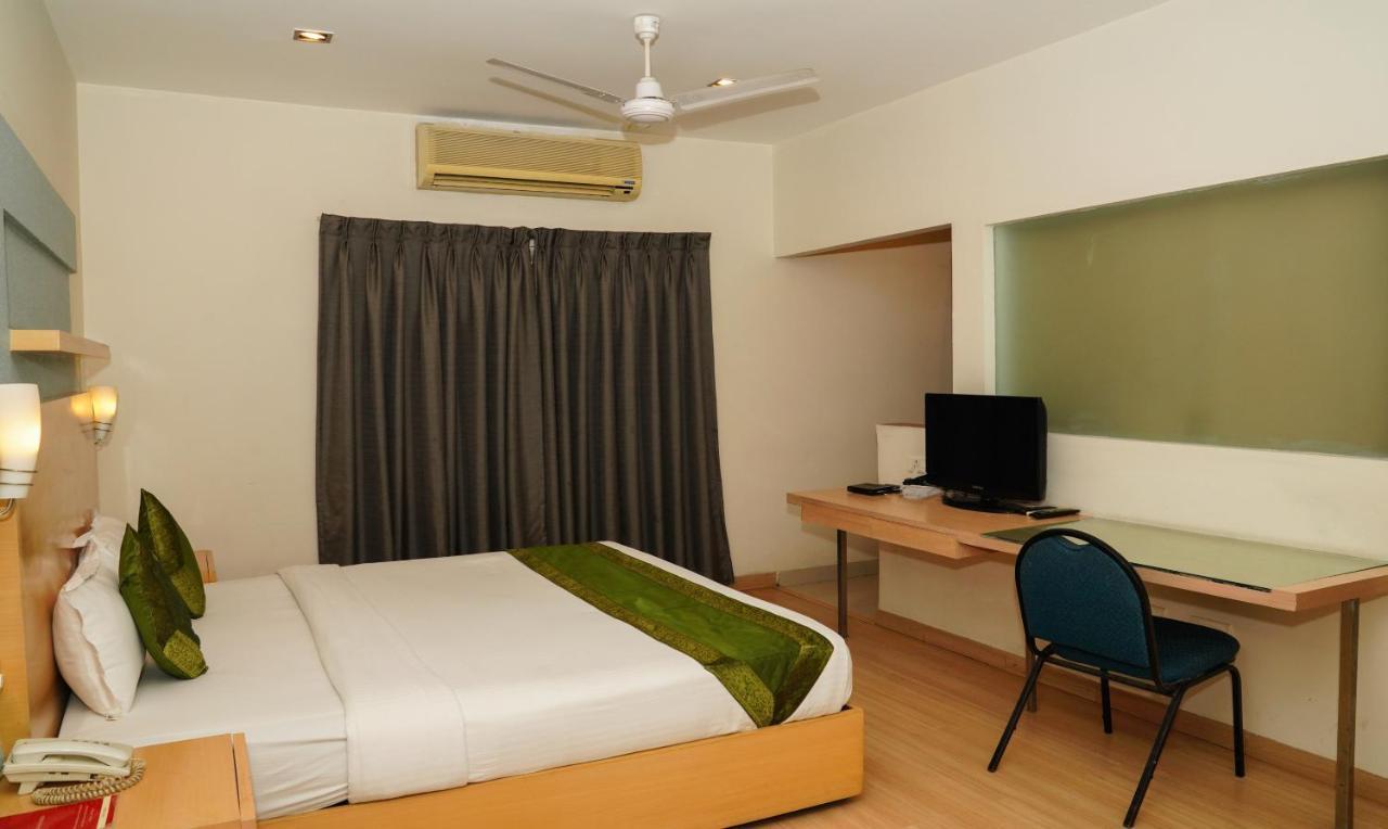 Oyster Suites Hyderabad Exterior foto